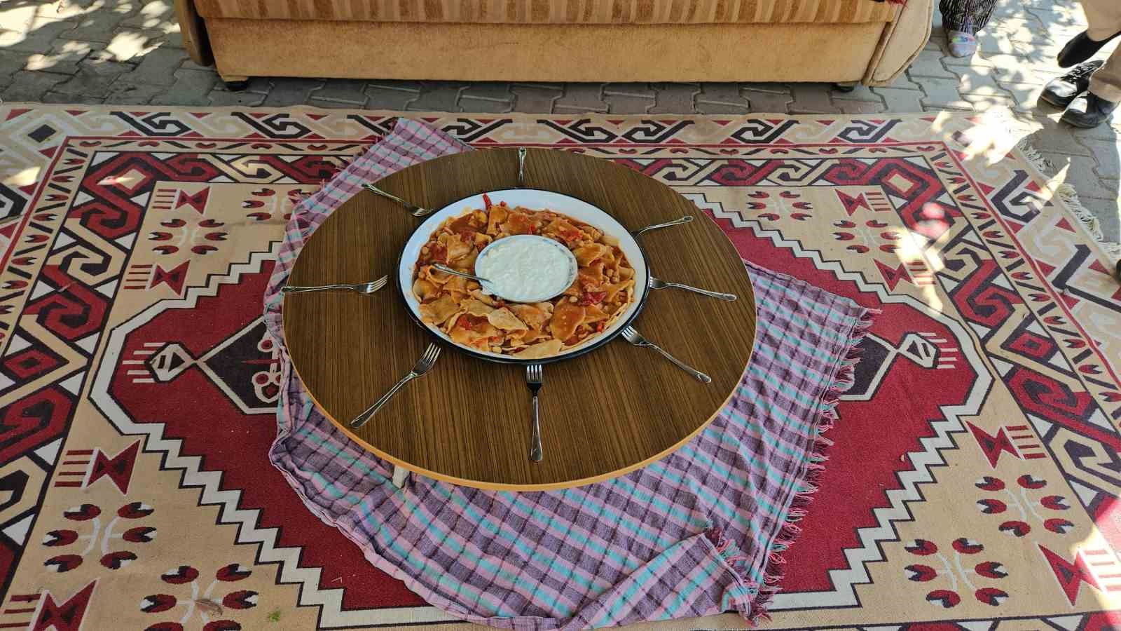 Tarhana kokusu sokağı doldurdu 6 tarhana kokusu sokagi doldurdu 2 iAf6Piwv