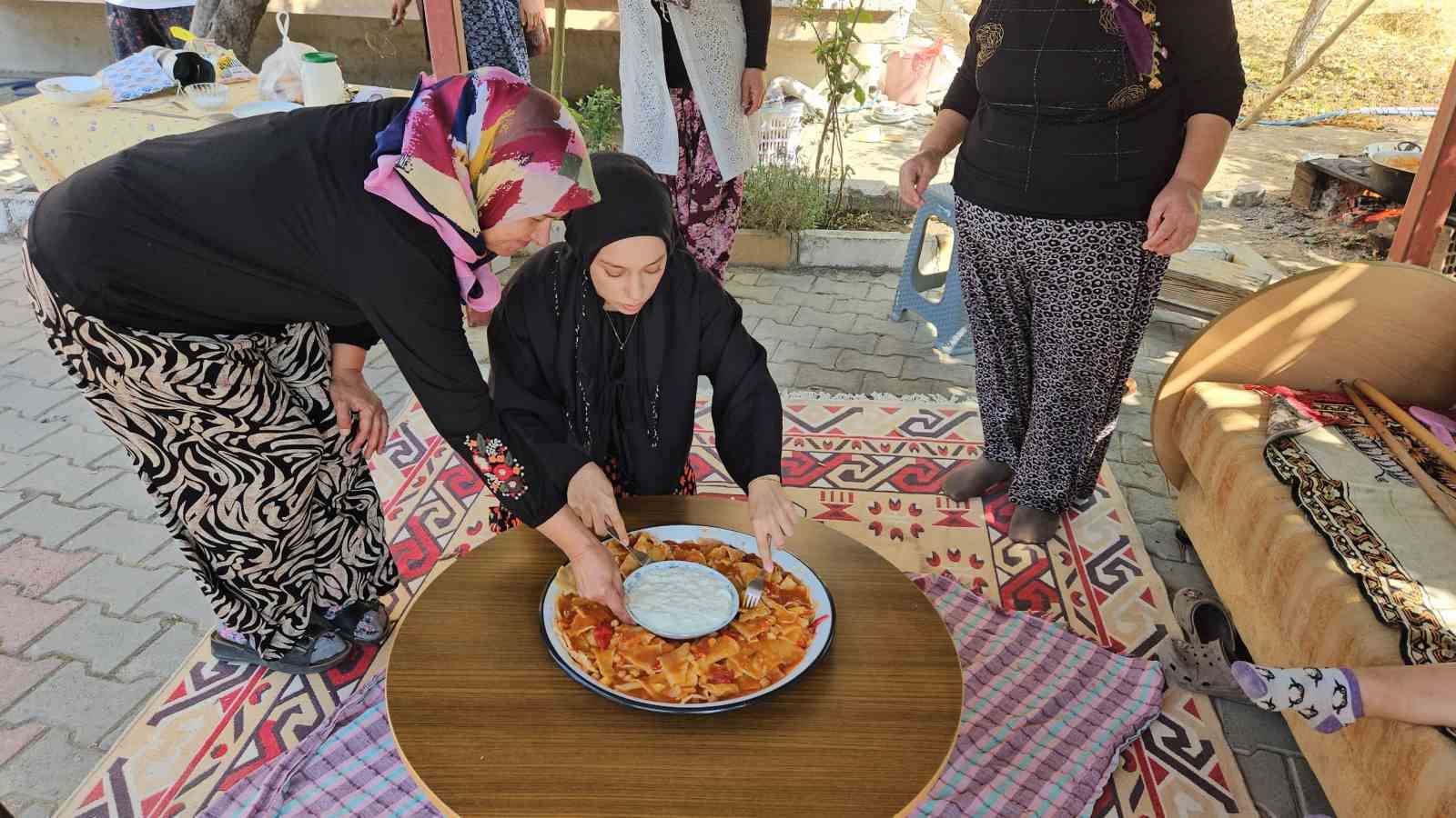 Tarhana kokusu sokağı doldurdu 7 tarhana kokusu sokagi doldurdu 3 M6amdyHm