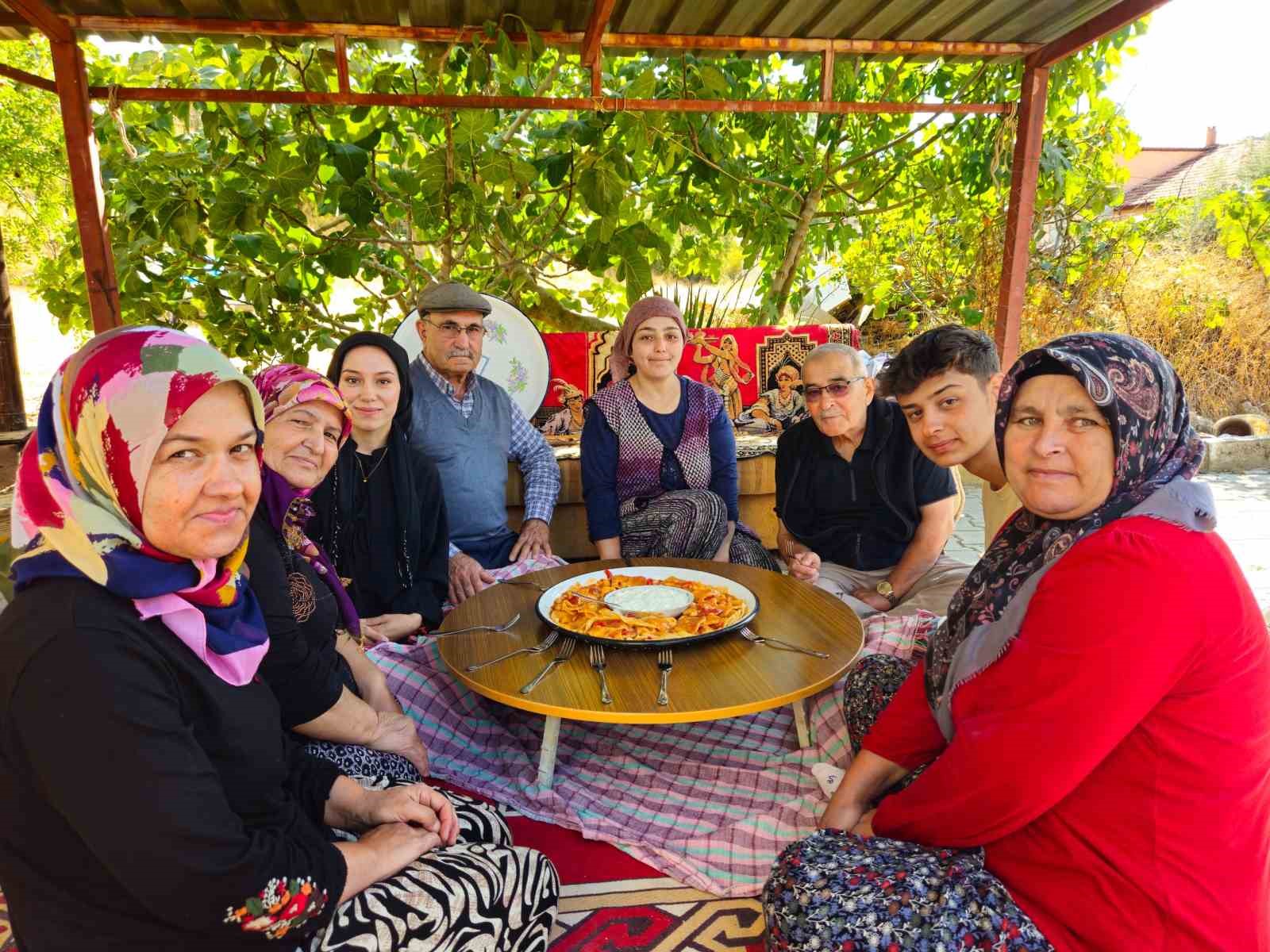Tarhana kokusu sokağı doldurdu 8 tarhana kokusu sokagi doldurdu 4 OYhEuTCb