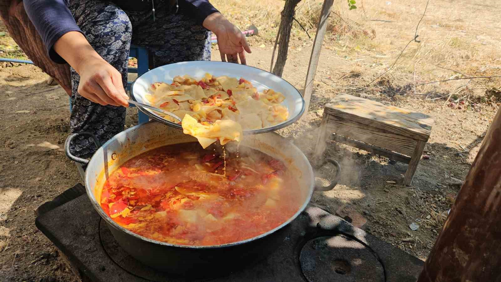 Tarhana kokusu sokağı doldurdu 9 tarhana kokusu sokagi doldurdu 5 XN5GMk5j