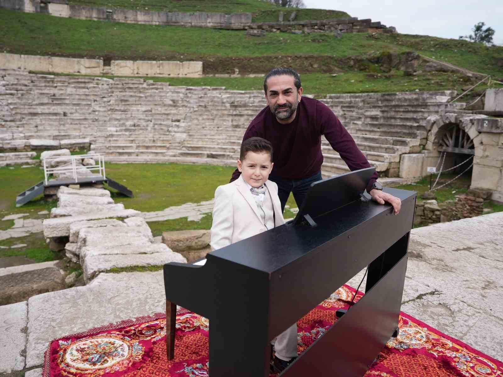 tarih ve muzik bulustu 5 3XX3SJZV