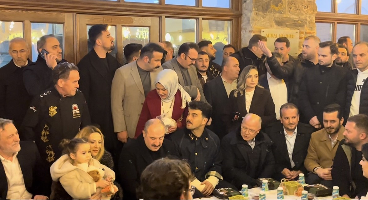 tarihi abdal meydaninda binler sahur sofrasinda bulustu varanktan birlik mesaji 1 FdJ1rS9l