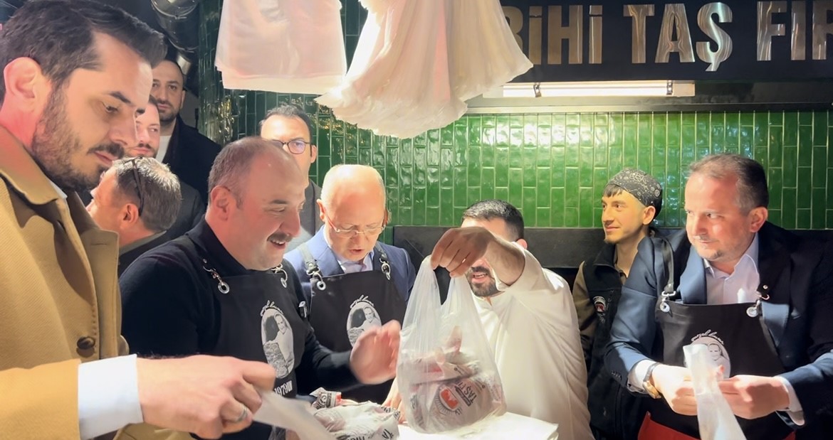 tarihi abdal meydaninda binler sahur sofrasinda bulustu varanktan birlik mesaji 2