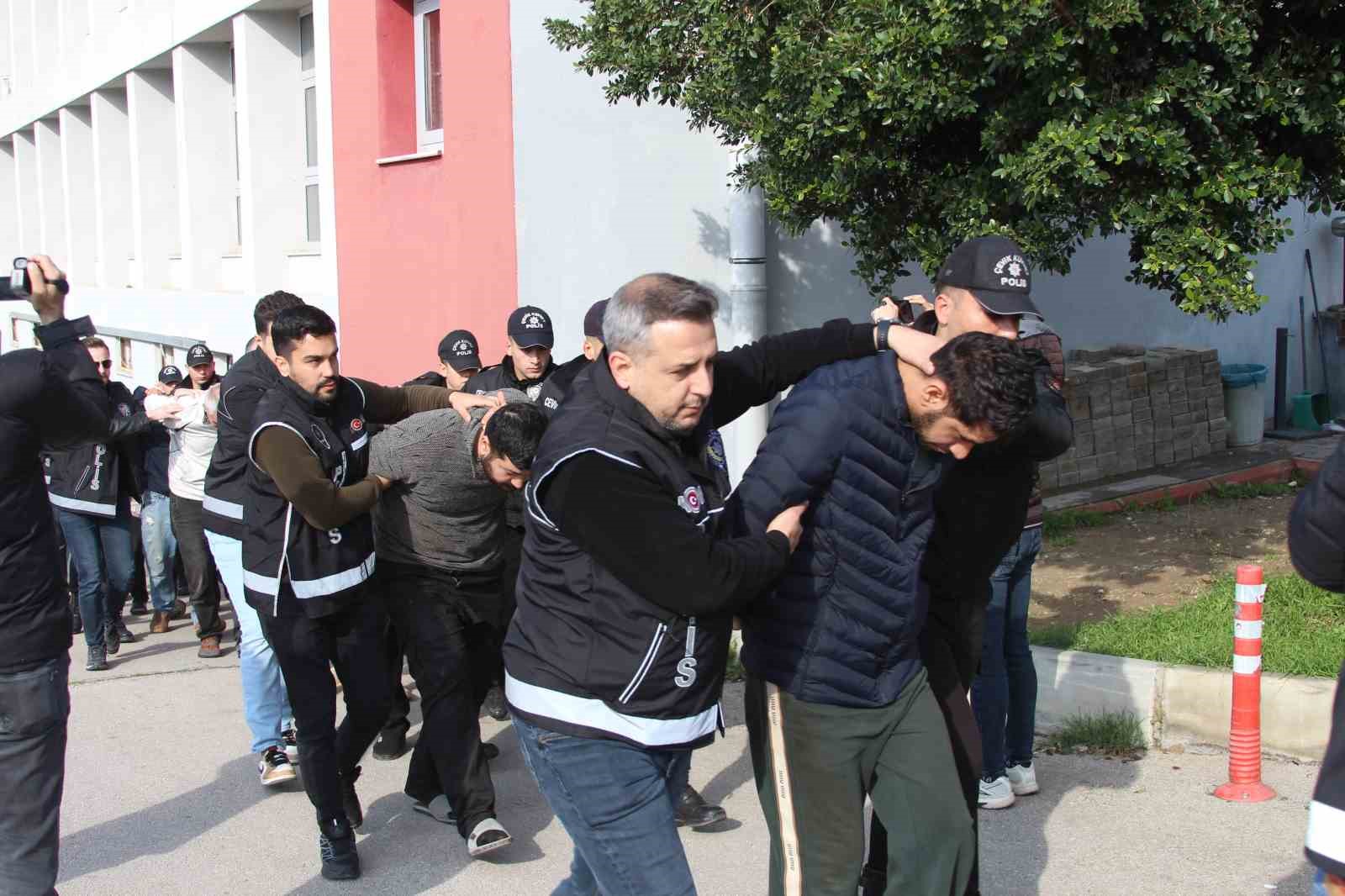 Tarihi baskın: Atık tesisi değil sigara fabrikası, 170 milyon TL’lik ürün ele geçirildi 6 tarihi baskin atik tesisi degil sigara fabrikasi 170 milyon tllik urun ele gecirildi 2