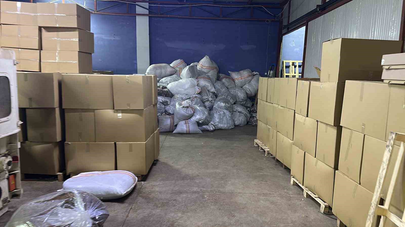 Tarihi baskın: Atık tesisi değil sigara fabrikası, 170 milyon TL’lik ürün ele geçirildi 9 tarihi baskin atik tesisi degil sigara fabrikasi 170 milyon tllik urun ele gecirildi 5 JYPdBgRT