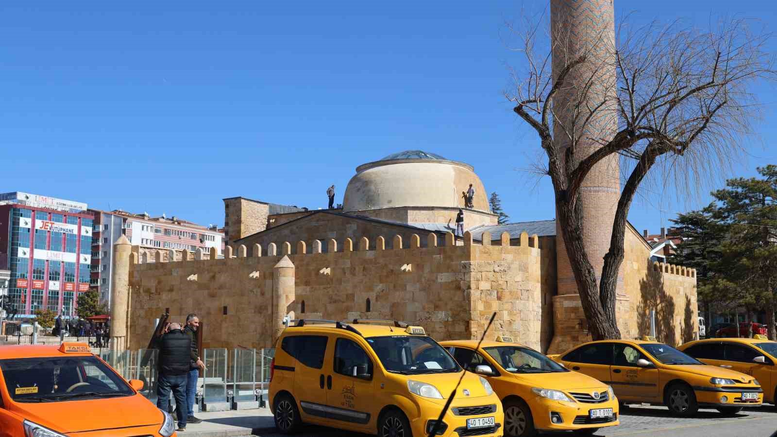 tarihi cacabey medresesinde su sizintisina mudahale edildi 1 1u6y51hq