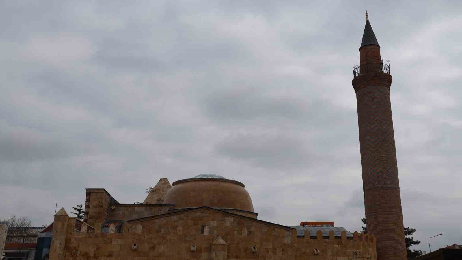 tarihi cacabey medresesinde su sizintisina mudahale edildi 5 W3CSfPlp
