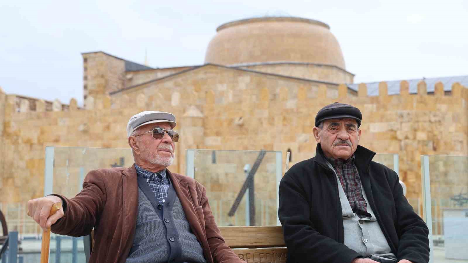 tarihi cacabey medresesinde su sizintisina mudahale edildi 6