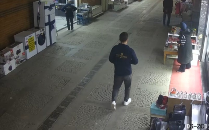 Tarihi çarşıda motosiklet kazası: Yayaya çarpıp kaçtı 5 tarihi carsida motosiklet kazasi yayaya carpip kacti 1 TPtsys8O