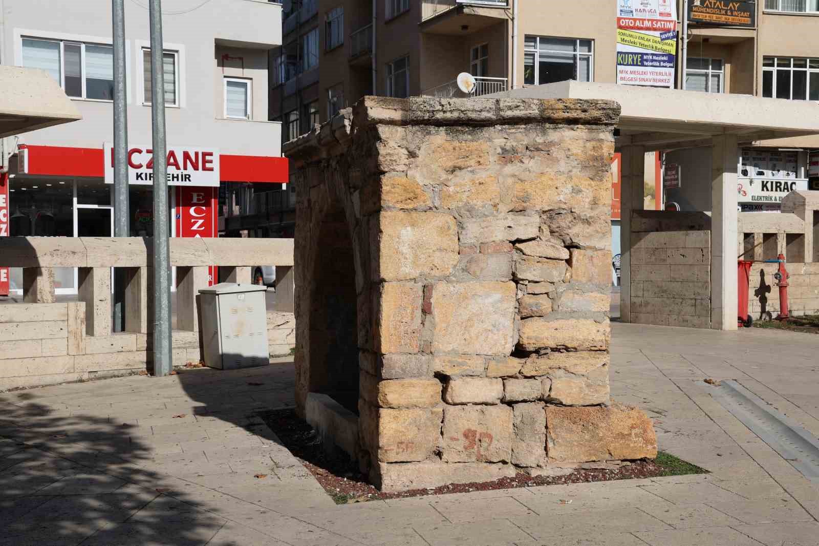 tarihi cesme icin vatandastan tek kisilik eylem 1 2pGwqSXk
