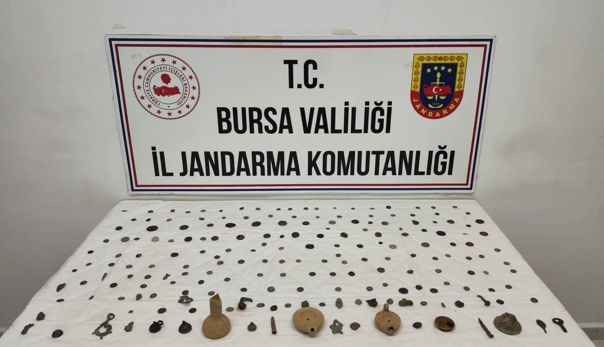 tarihi eser kacakcilarina operasyon roma ve bizans donemine ait 202 parca ele gecirildi 0