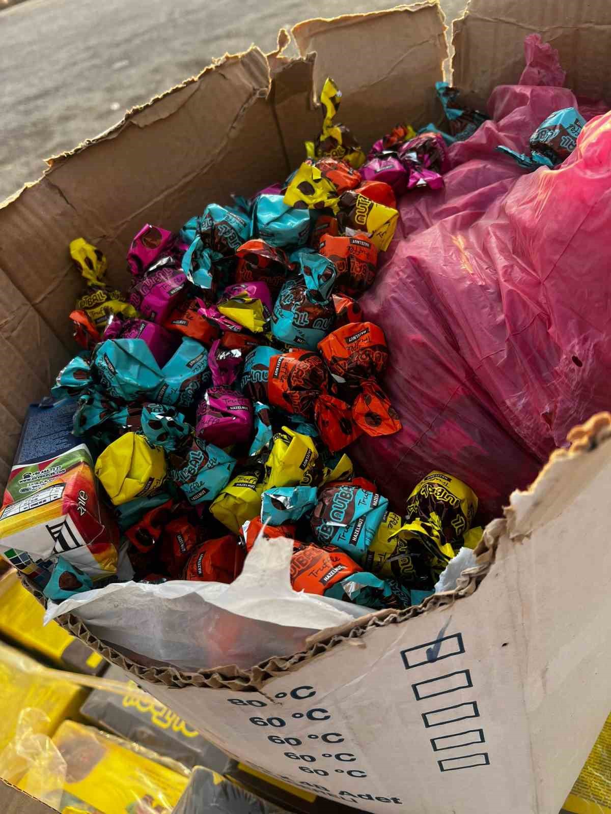 Tarihi geçmiş ürünlerle çocukları zehirleyeceklerdi: 2 ton cips, şekerleme ve çikolata imha edildi 10 tarihi gecmis urunlerle cocuklari zehirleyeceklerdi 2 ton cips sekerleme ve cikolata imha edildi 6 jDgsGZPP