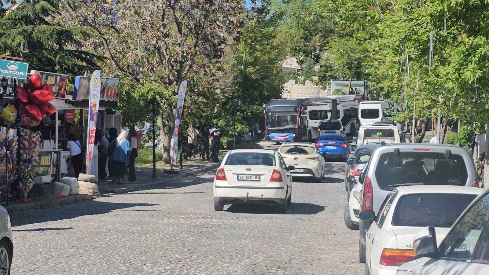 Tarihi Harput Mahallesi’nde bayram yoğunluğu 5 tarihi harput mahallesinde bayram yogunlugu 1 VKY6AKYA