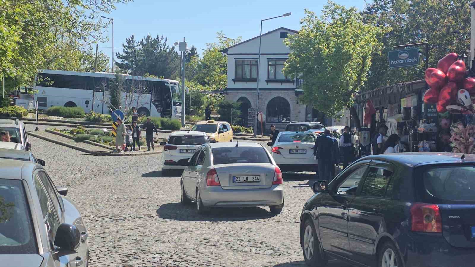 Tarihi Harput Mahallesi’nde bayram yoğunluğu 6 tarihi harput mahallesinde bayram yogunlugu 2