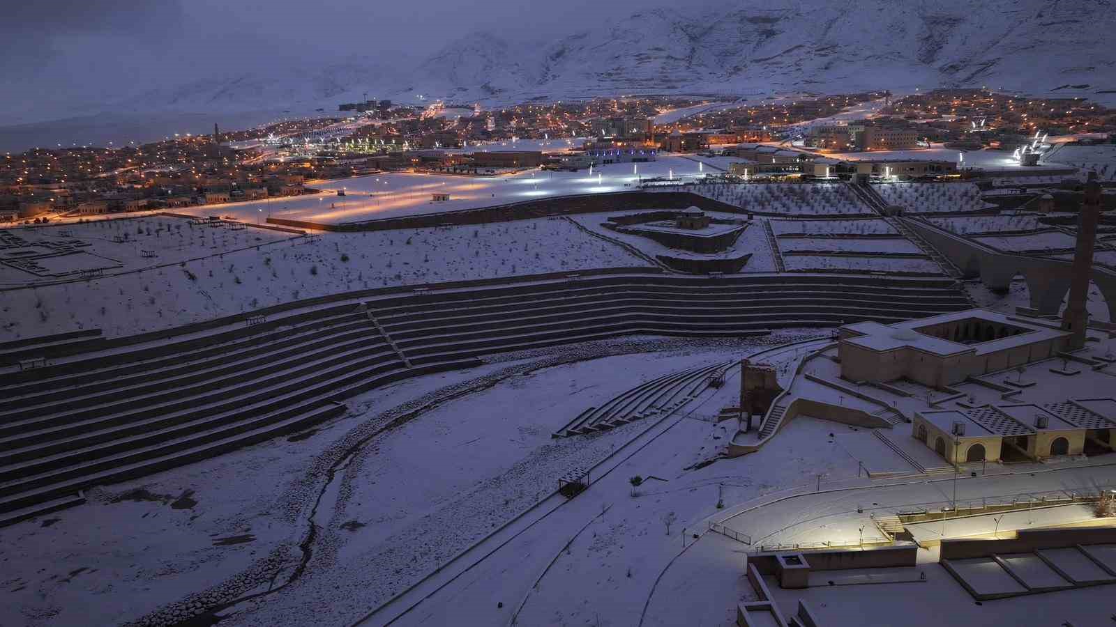 tarihi hasankeyfte kar manzaralari 13 npCiZ1lU