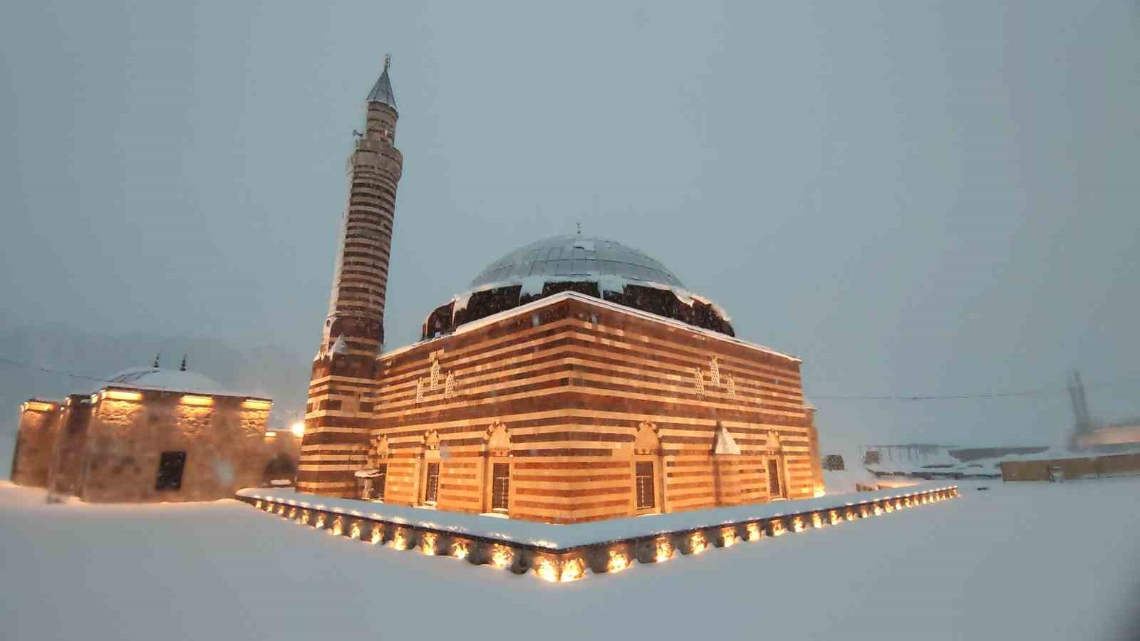 tarihi husrev pasa camiinde gece isiltisi tarih ve sanat bulustu 4 qGgrXBau