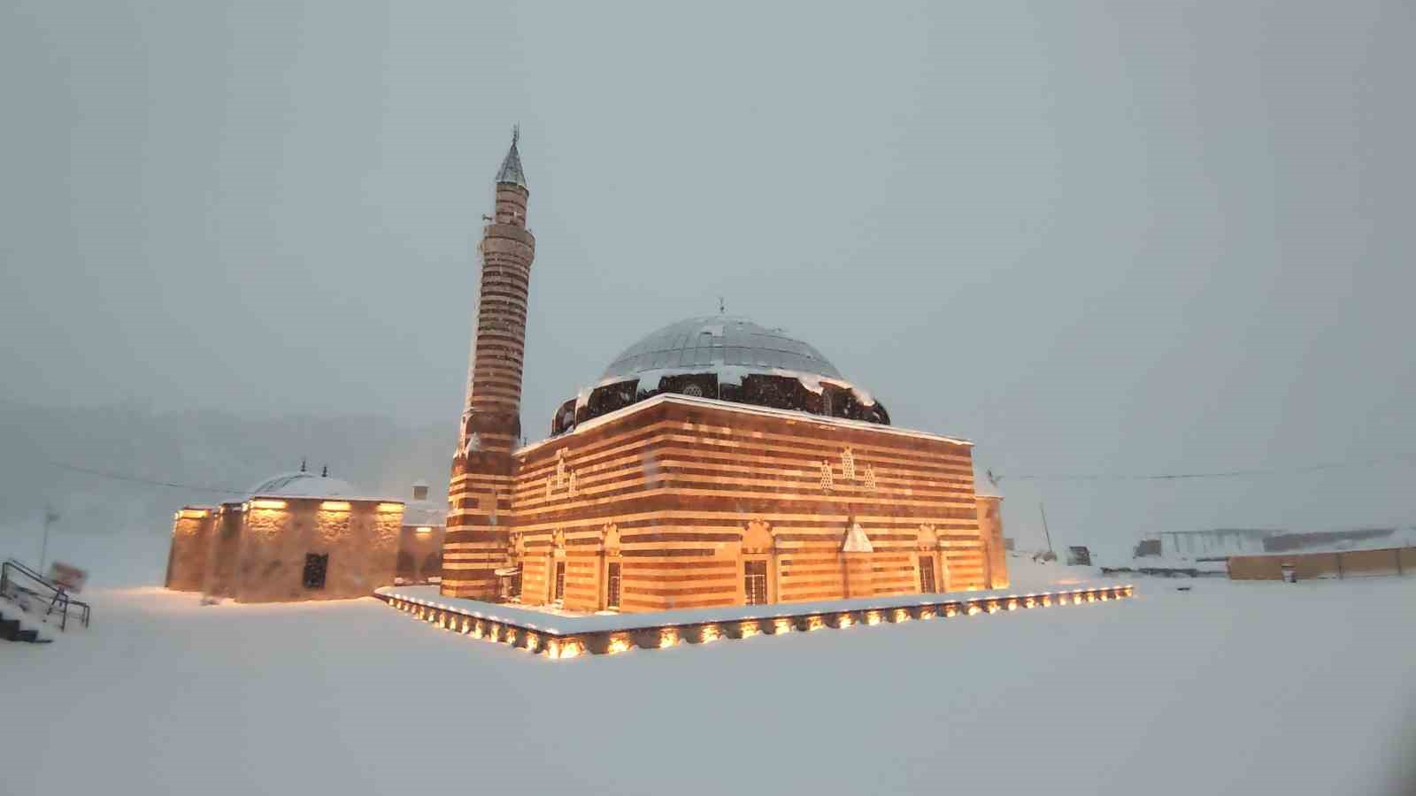 tarihi husrev pasa camiinde gece isiltisi tarih ve sanat bulustu 5 r9Y9MXqY