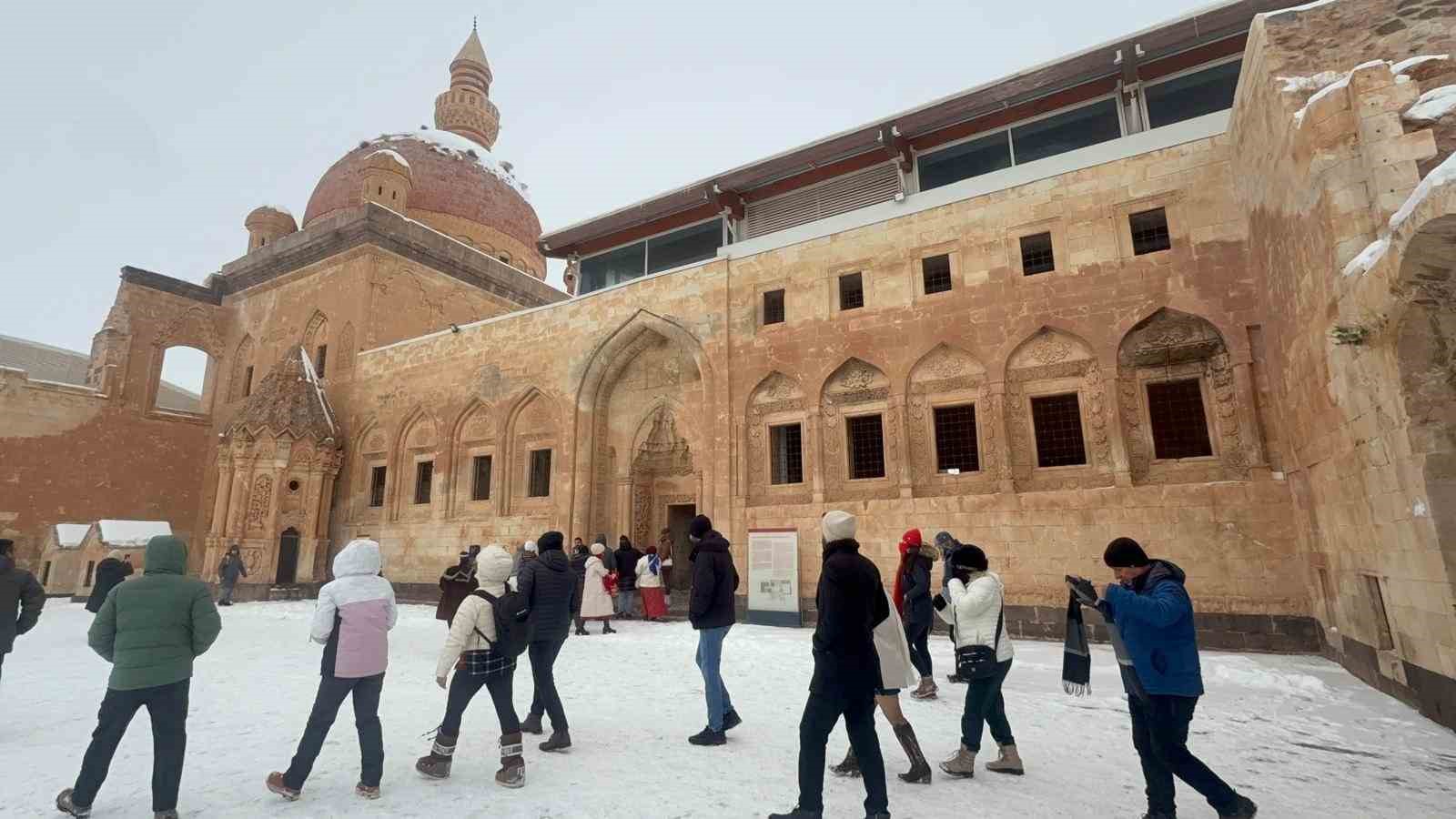 Tarihi İshak Paşa Sarayı’nda kış güzelliği büyülüyor 6 tarihi ishak pasa sarayinda kis guzelligi buyuluyor 2 Q7RA1G6k