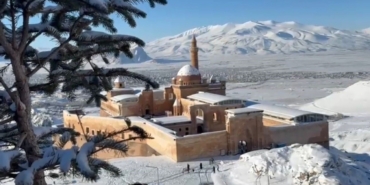 tarihi-ishak-pasa-sarayinda-kis-guzelligi-buyuluyor-XEPfhUAJ.jpg