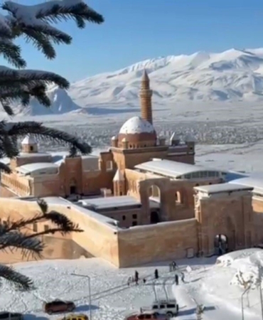 tarihi-ishak-pasa-sarayinda-kis-guzelligi-buyuluyor-XEPfhUAJ.jpg