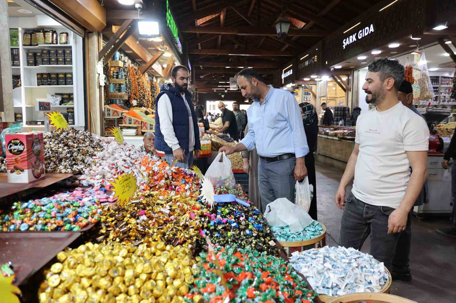 tarihi kapali carsida kurban bayrami yogunlugu yasaniyor 0 1lQk6pHw