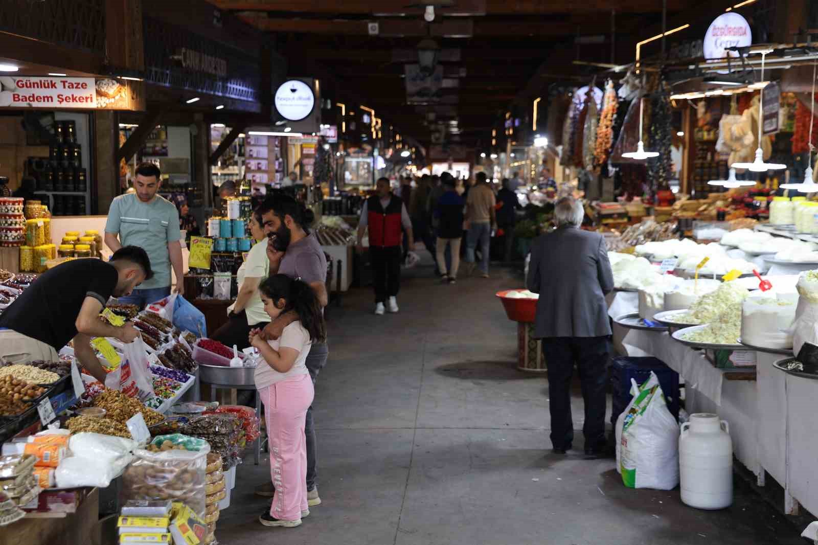 tarihi kapali carsida kurban bayrami yogunlugu yasaniyor 2 Ye2pBwFd