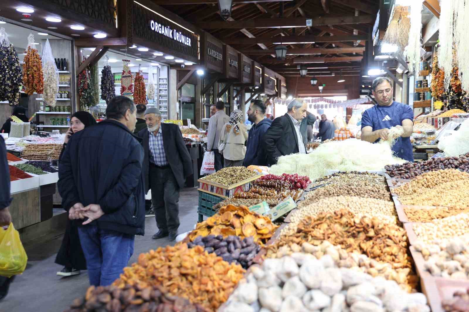 tarihi kapali carsida kurban bayrami yogunlugu yasaniyor 4 mudHQqXu