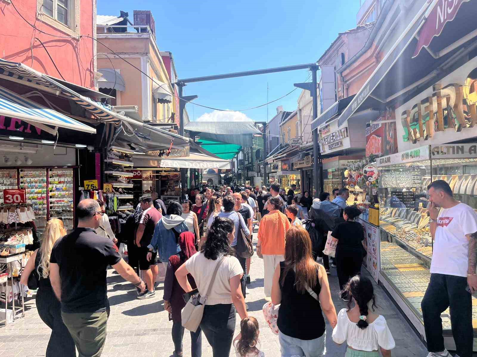 tarihi kemeralti carsisinda kurban bayrami yogunlugu yasaniyor 4