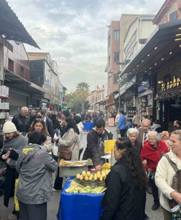 tarihi-kemeralti-carsisinda-yilbasi-yogunlugu-EepiZVXx.jpg
