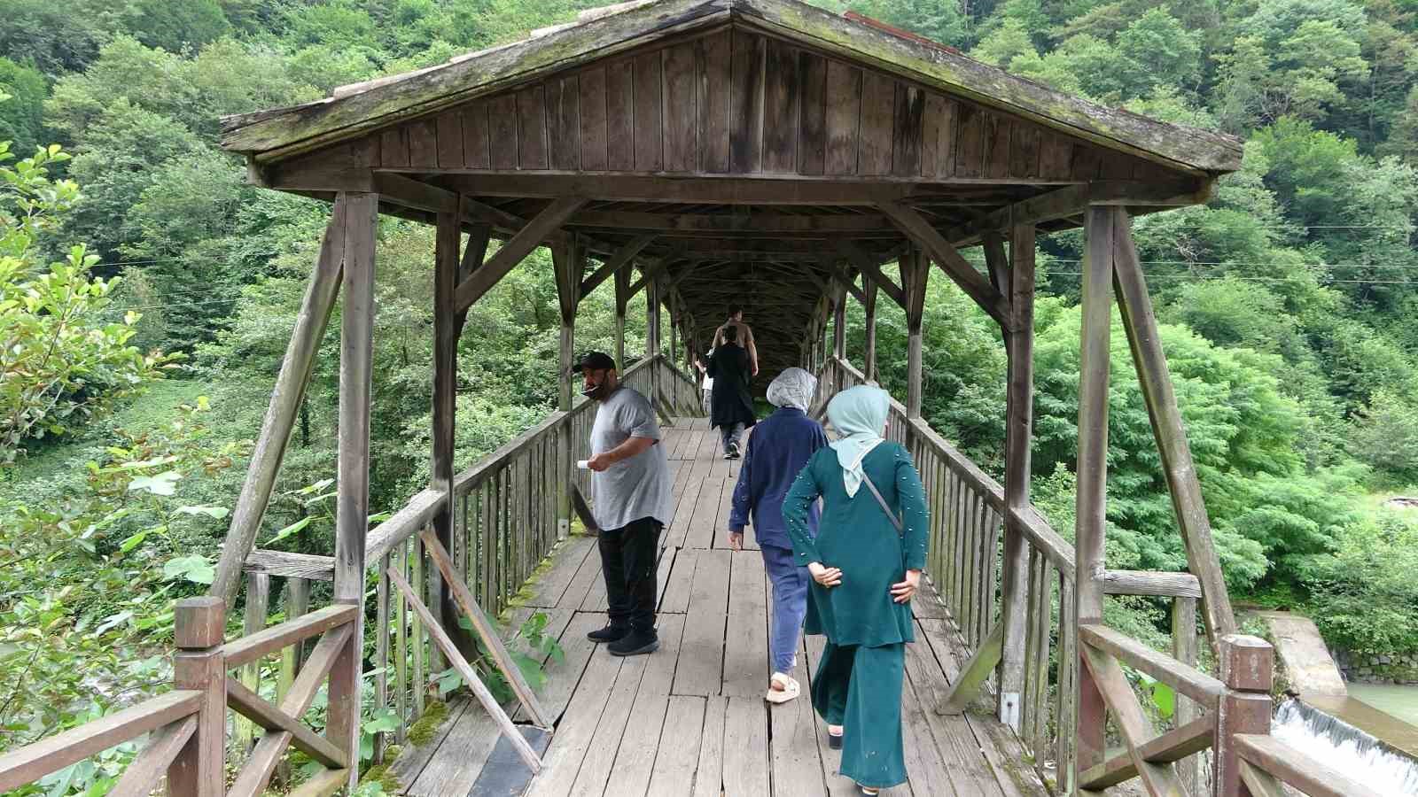 Tarihi Kiremitli Köprü turistlerin gözdesi oldu 4 tarihi kiremitli kopru turistlerin gozdesi oldu 0 AO9R2alK
