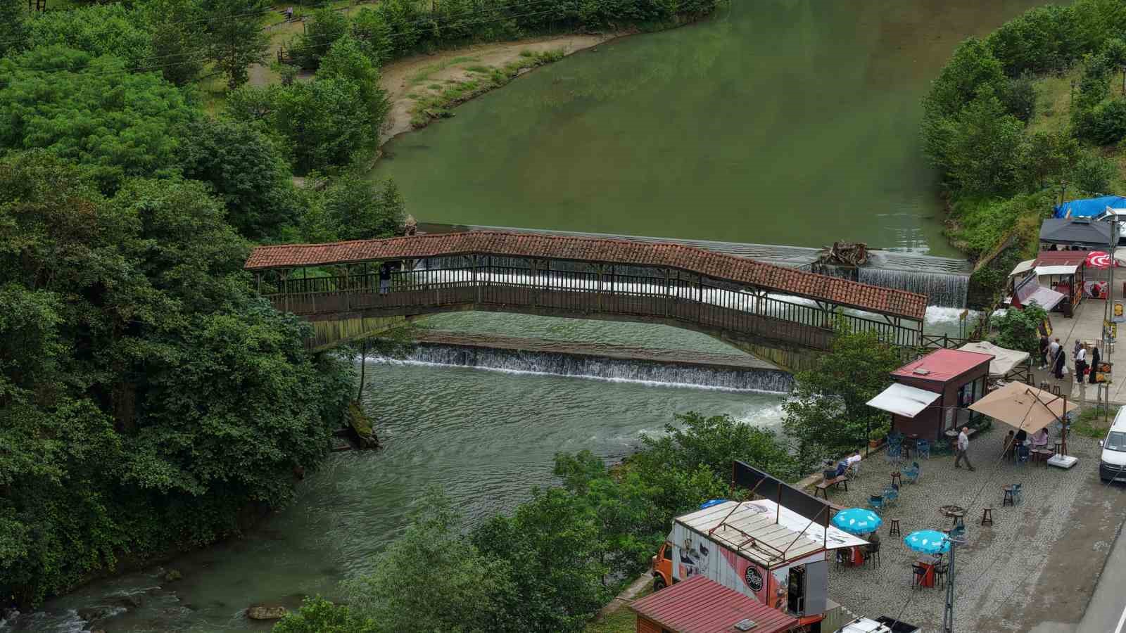 Tarihi Kiremitli Köprü turistlerin gözdesi oldu 5 tarihi kiremitli kopru turistlerin gozdesi oldu 1 vYsmAAhW