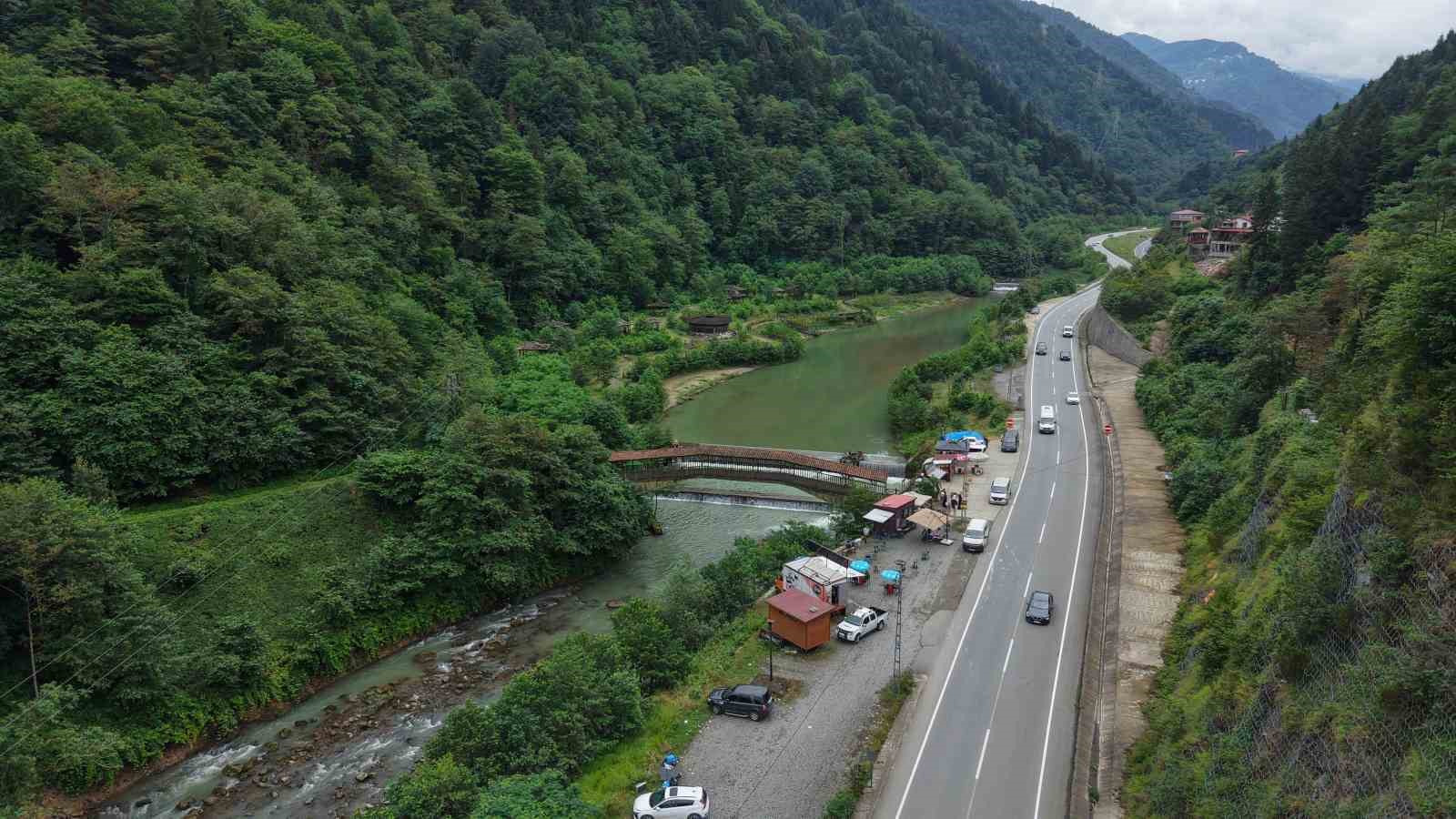 Tarihi Kiremitli Köprü turistlerin gözdesi oldu 7 tarihi kiremitli kopru turistlerin gozdesi oldu 3 5wMsuC38