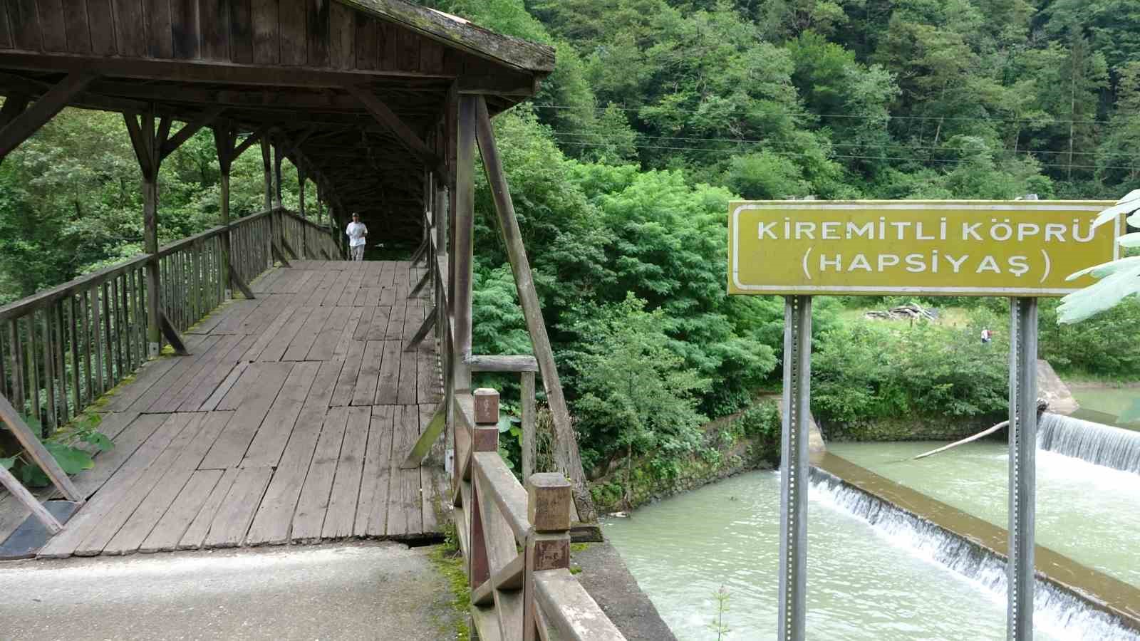 Tarihi Kiremitli Köprü turistlerin gözdesi oldu 10 tarihi kiremitli kopru turistlerin gozdesi oldu 6