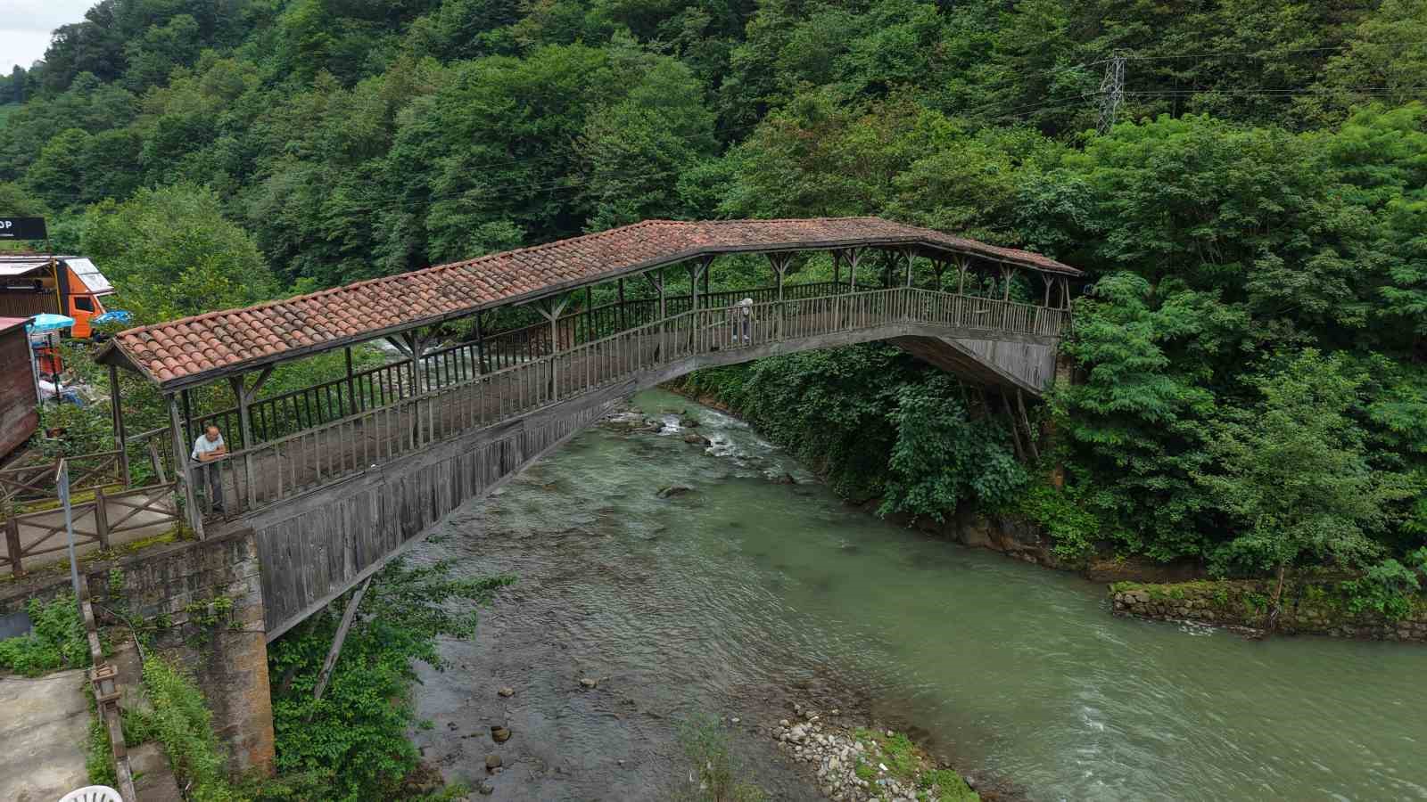 Tarihi Kiremitli Köprü turistlerin gözdesi oldu 12 tarihi kiremitli kopru turistlerin gozdesi oldu 8 a6Jd6rFb