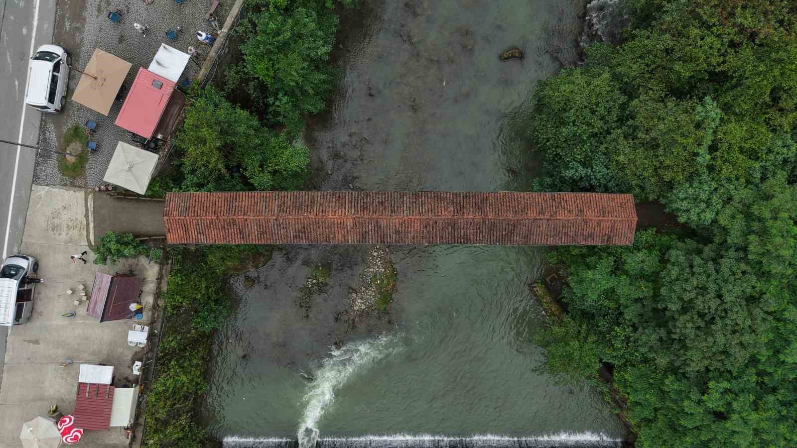 Tarihi Kiremitli Köprü turistlerin gözdesi oldu 13 tarihi kiremitli kopru turistlerin gozdesi oldu 9 9qtiRQfj