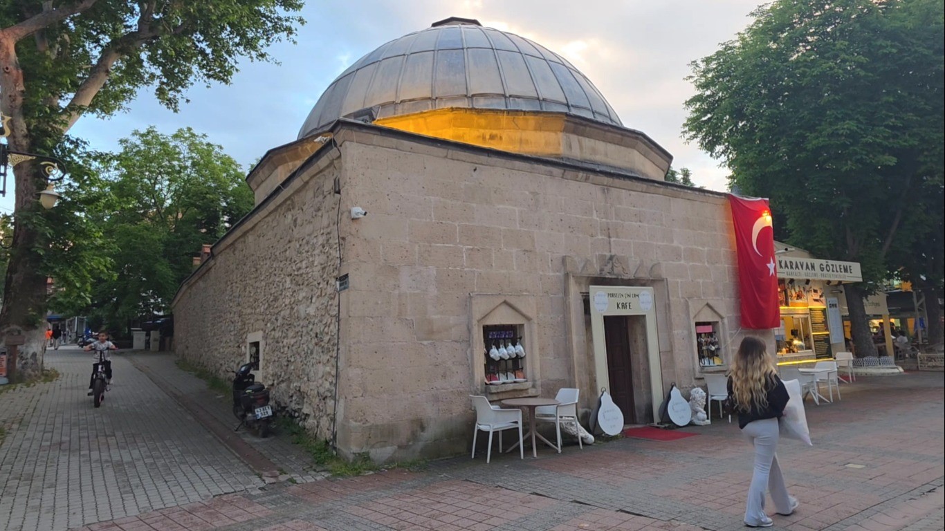 Tarihi Küçük Hamam sanatla yeniden hayat buldu 14 tarihi kucuk hamam sanatla yeniden hayat buldu 10 fslMKkkN