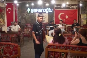 Ekmek parasını kavurucu sıcakta tandır ateşinin içinden çıkaran kadınlar sıcağa dayanabilmek için litrelerce su tüketiyorlar 1 thumbnail
