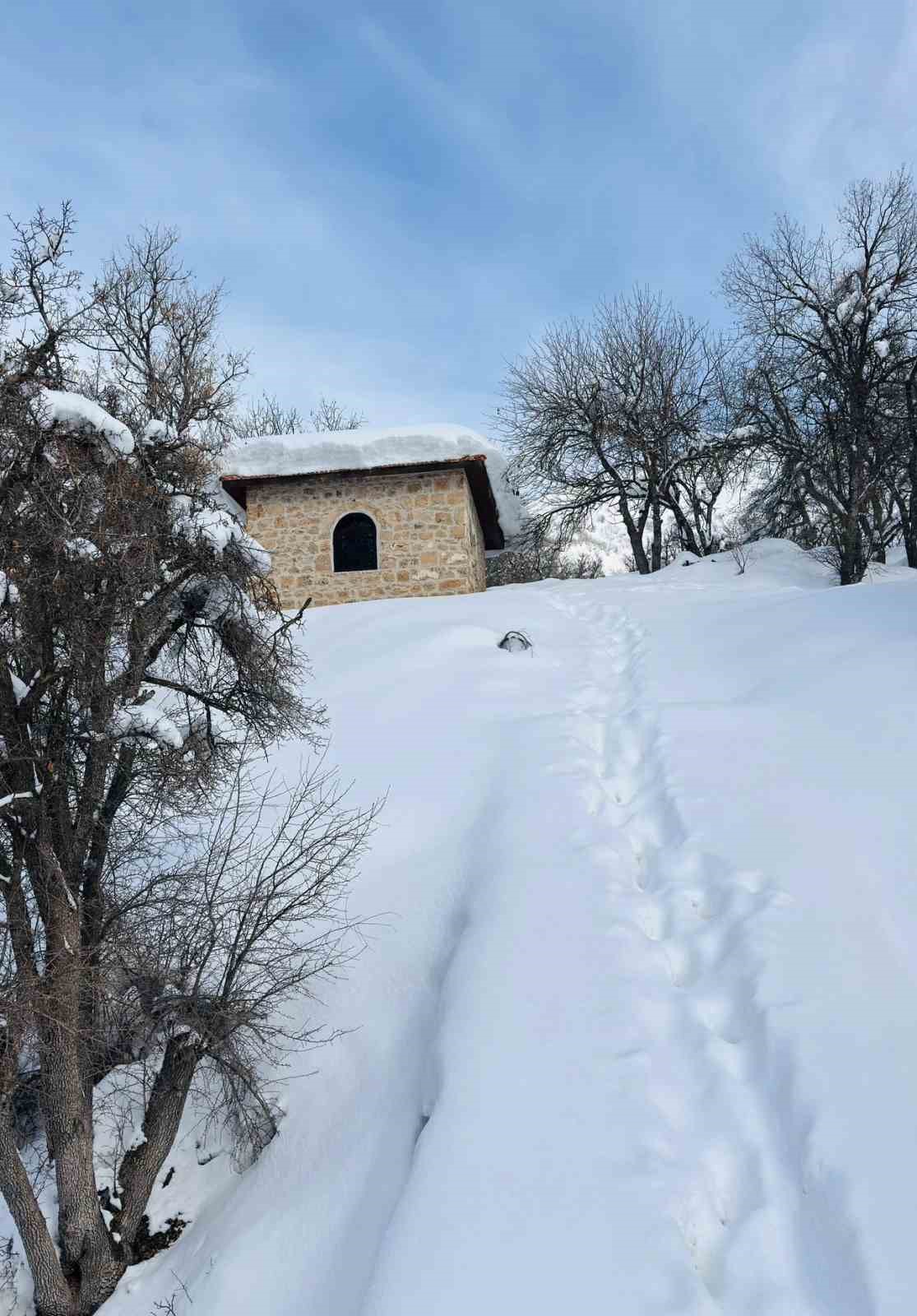 tarihi miras onlara emanet muhtar ve imamdan ornek kar mesaisi 9
