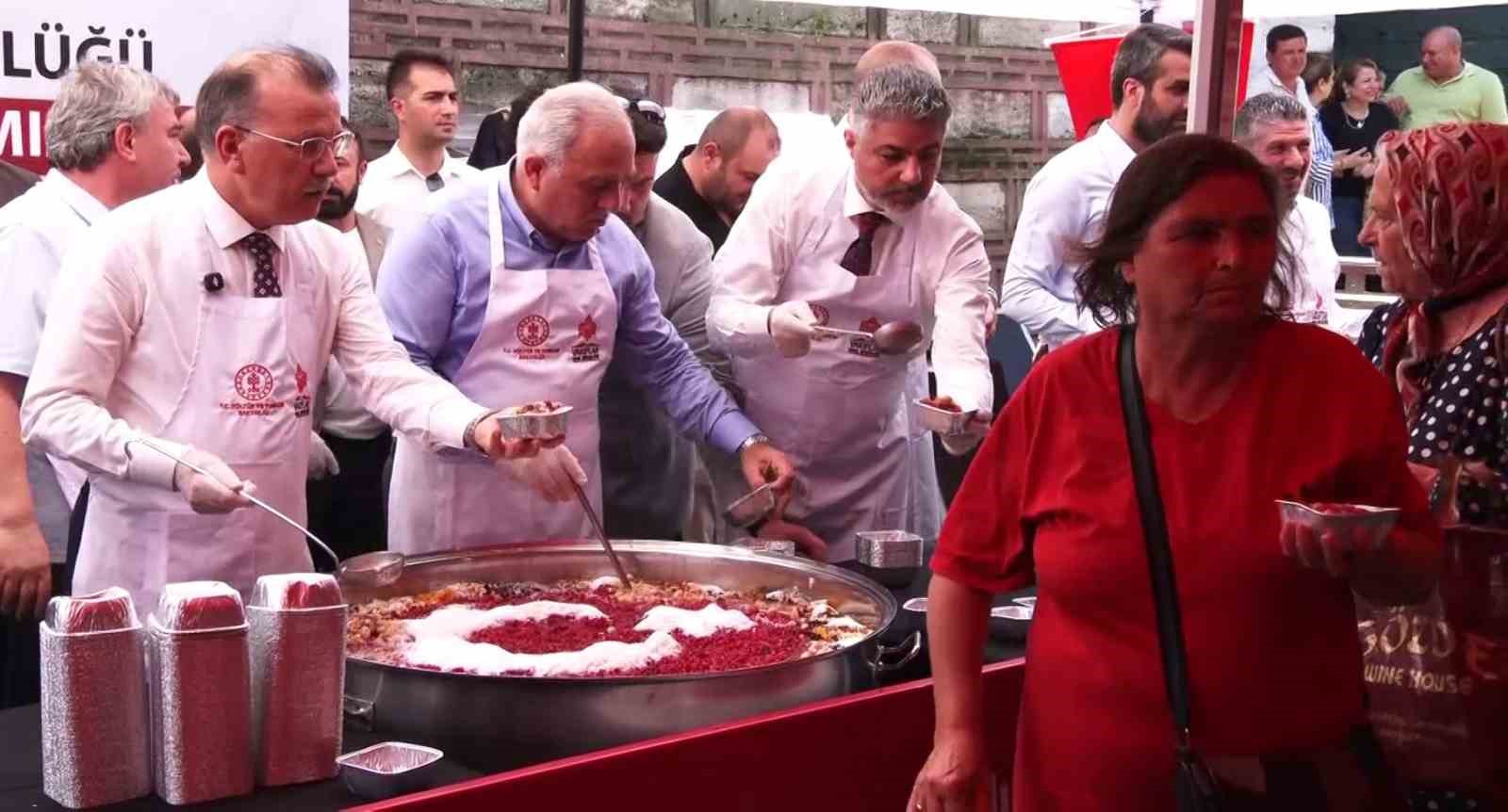 tarihi misir carsisinda 20 bin kisilik asure ikrami 3 yANcVKfZ
