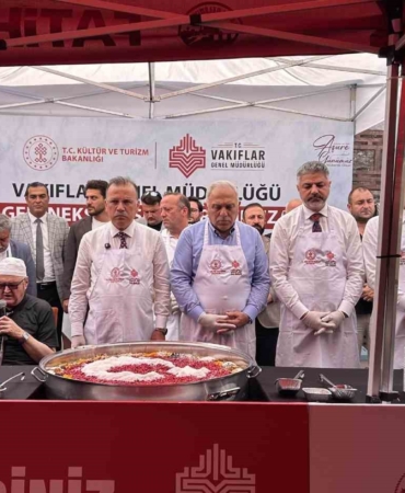 tarihi-misir-carsisinda-20-bin-kisilik-asure-ikrami-v9RGKKqg.jpg