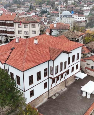 tarihi-rustiye-binasi-kalealti-egitim-ve-kent-tarihi-muzesine-donustu-Q1Zx3URr.jpg