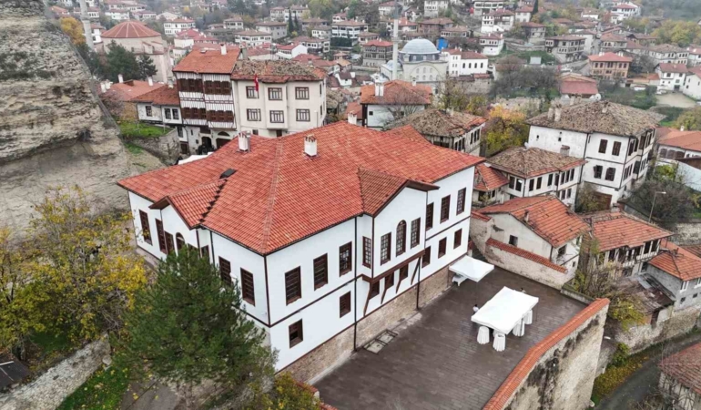 tarihi-rustiye-binasi-kalealti-egitim-ve-kent-tarihi-muzesine-donustu-Q1Zx3URr.jpg