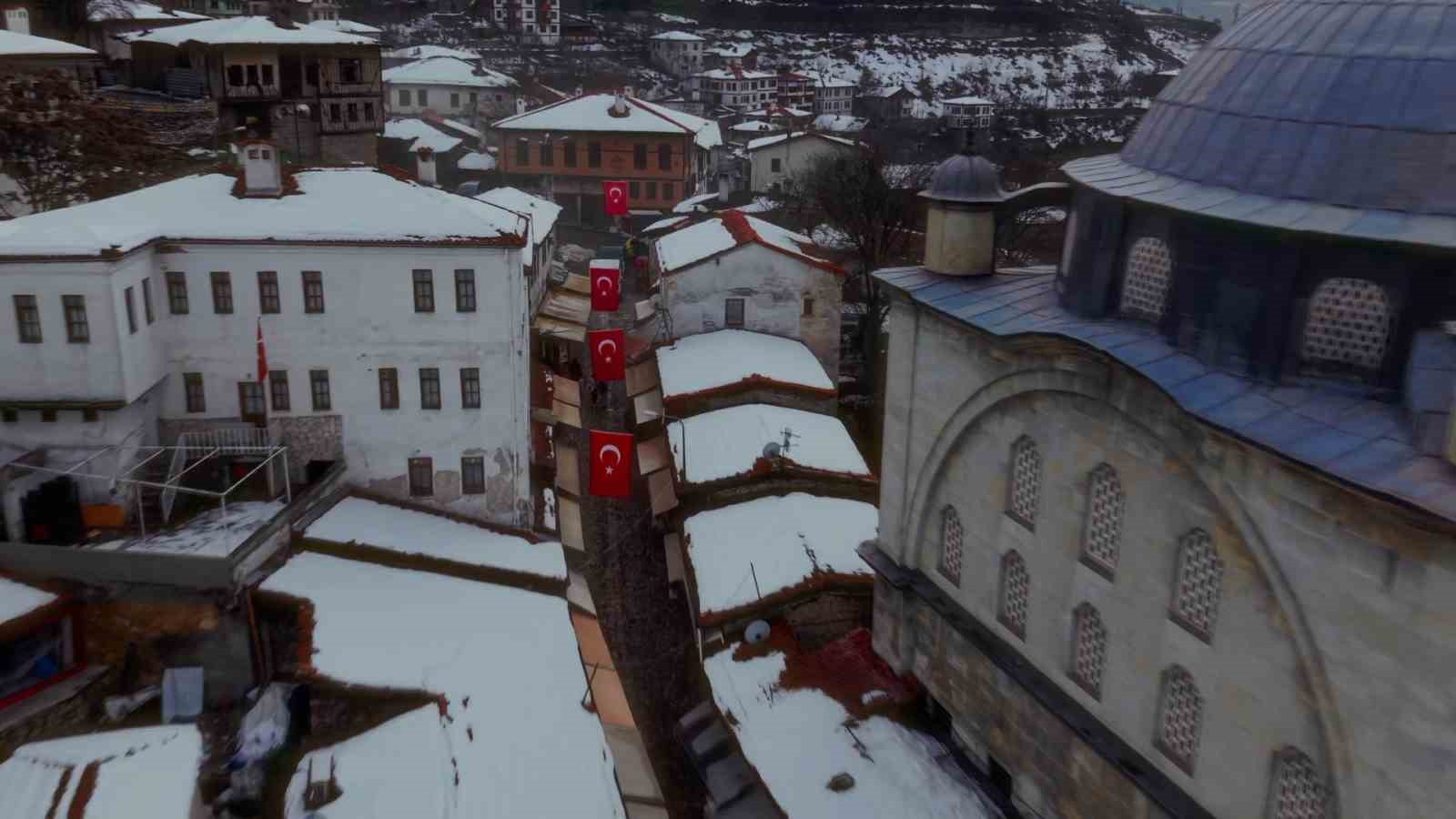 tarihi safranbolu evlerinde masalsi kis manzarasi 2 PShq6QSa