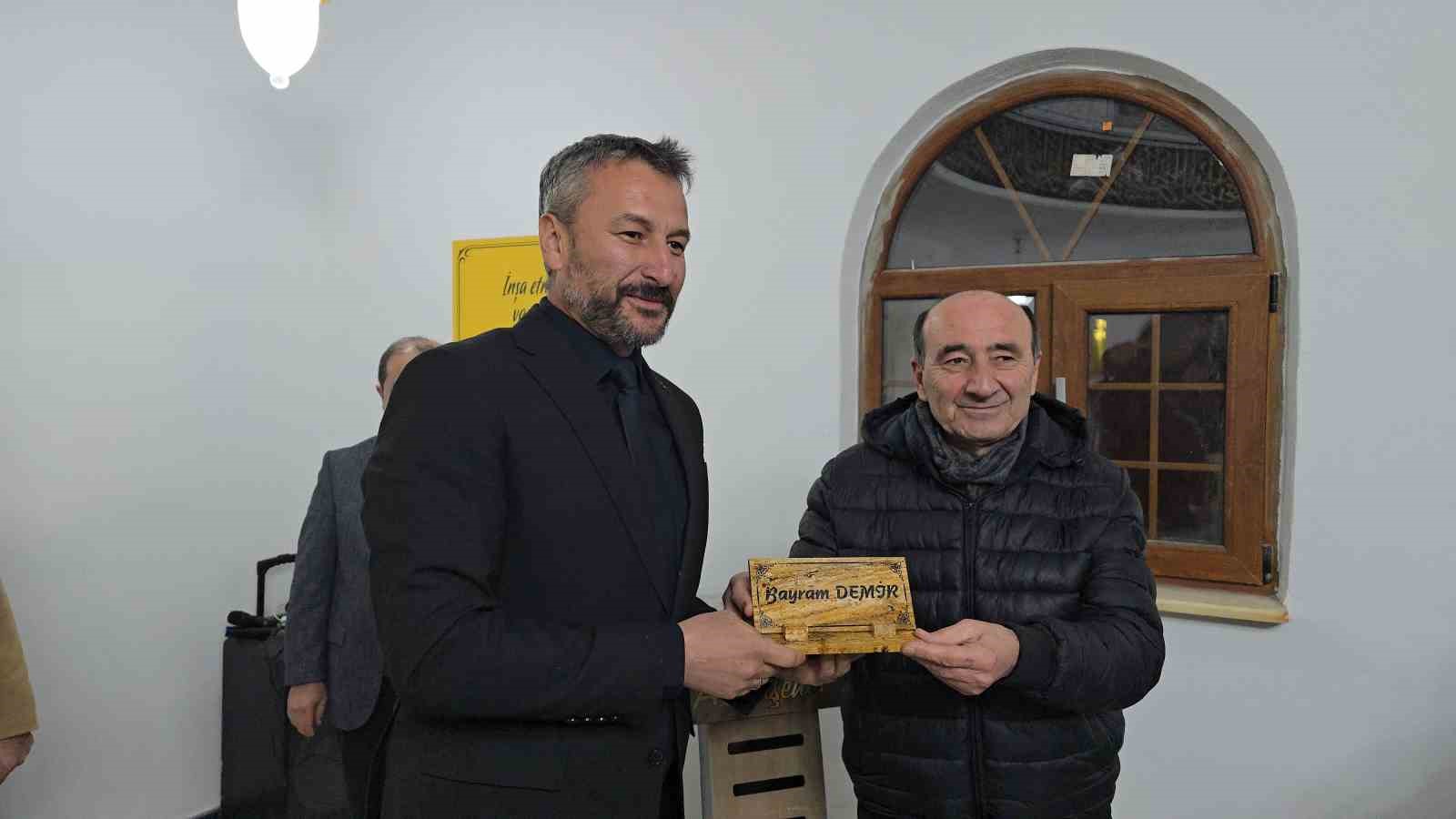 Tarihi "Sığırcık Suyu" dualarla yeniden hizmete açıldı 5 tarihi sigircik suyu dualarla yeniden hizmete acildi 1 Y8vbEFcH