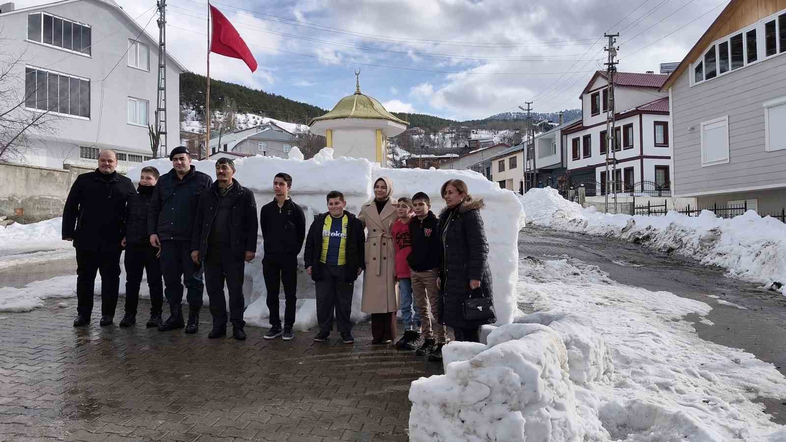 Tarihi Sivas Valiliği’nin kardan maketi ziyaretçilerini ağırlıyor 5 tarihi sivas valiliginin kardan maketi ziyaretcilerini agirliyor 1 bXDWAjpN