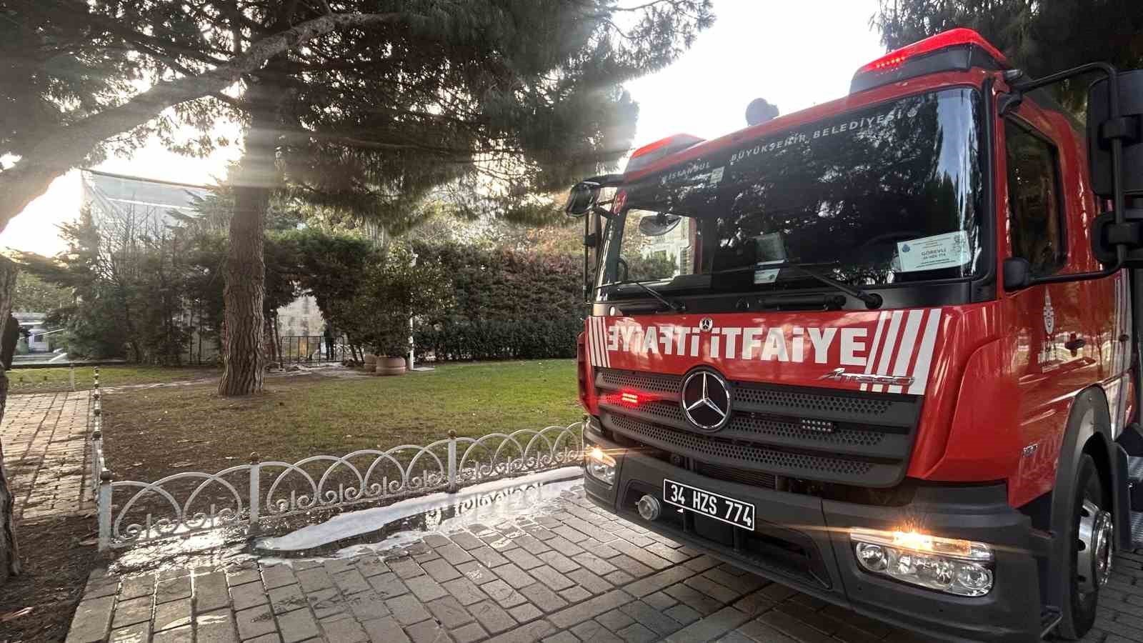 Tarihi Sultanahmet Camisinin altındaki çarşıda yangın çıktı 5 tarihi sultanahmet camisinin altindaki carsida yangin cikti 1 1R8BjmQT