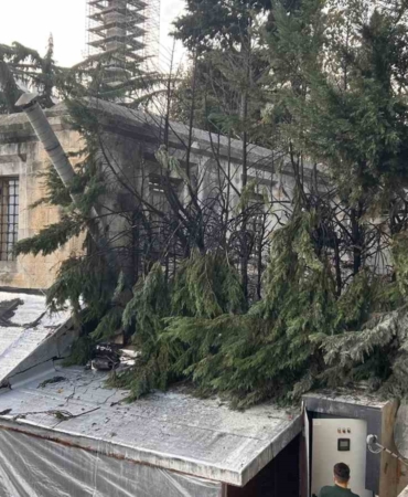 tarihi-sultanahmet-camisinin-altindaki-carsida-yangin-cikti-qJa96uQX.jpg
