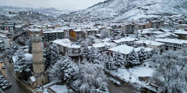 tarihi-sulusokak-beyaz-ortuyle-gorsel-solen-sundu-rAYOdqd1.jpg