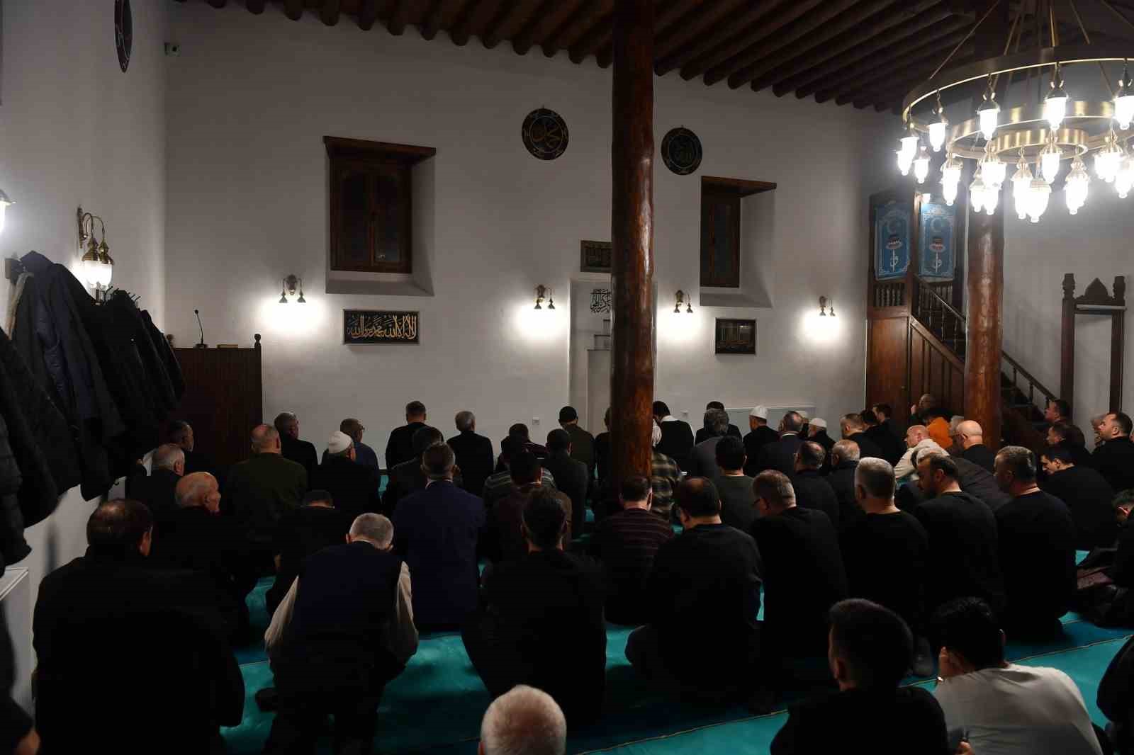 tarihi tasmakiran camiinde restorasyon sonrasi ilk teravih heyecani 3 J58bdw4q