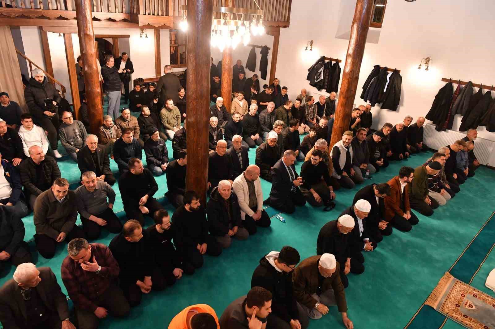 tarihi tasmakiran camiinde restorasyon sonrasi ilk teravih heyecani 4